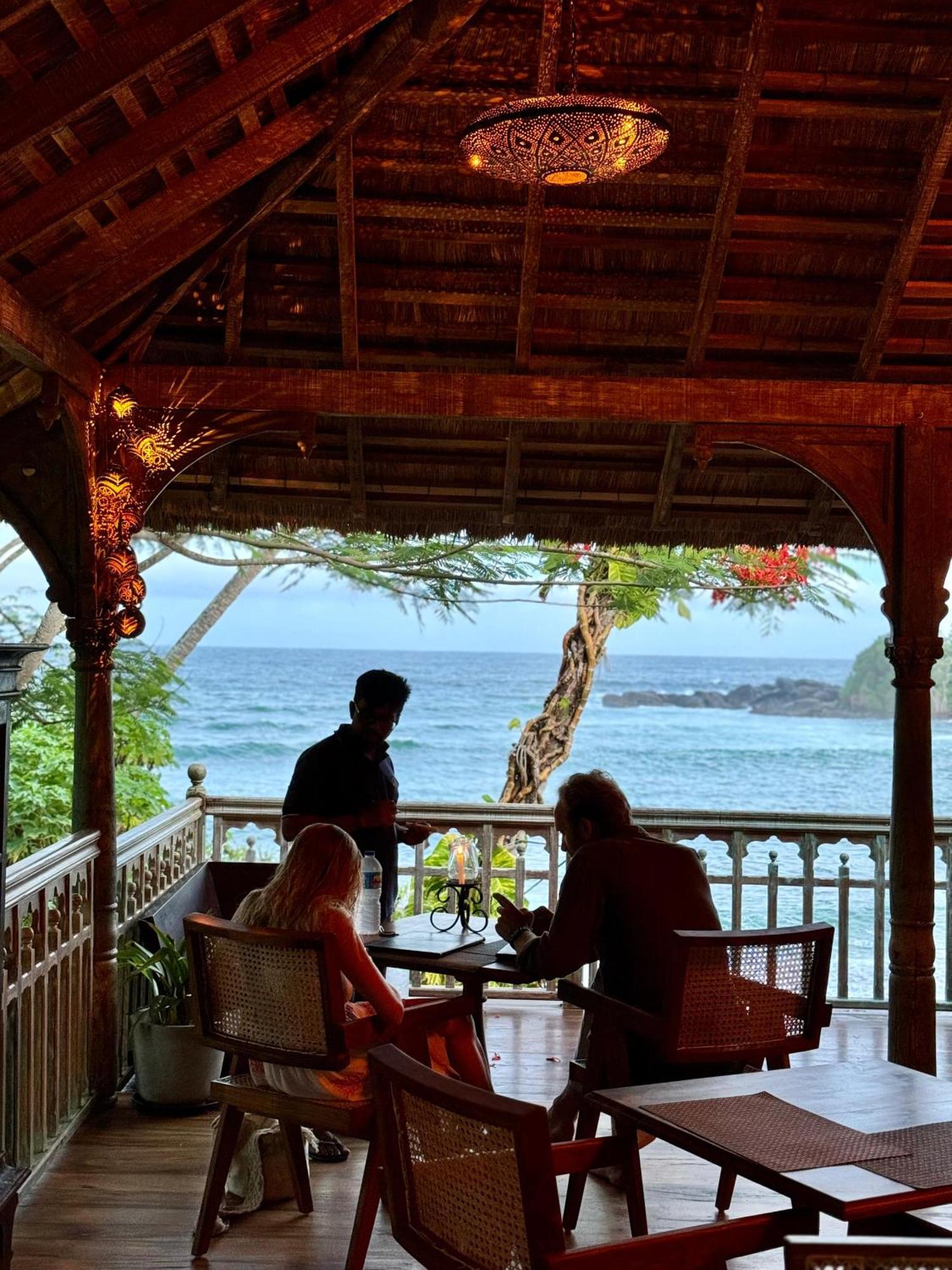 Aga Surf View Hotel Tangalle Bagian luar foto
