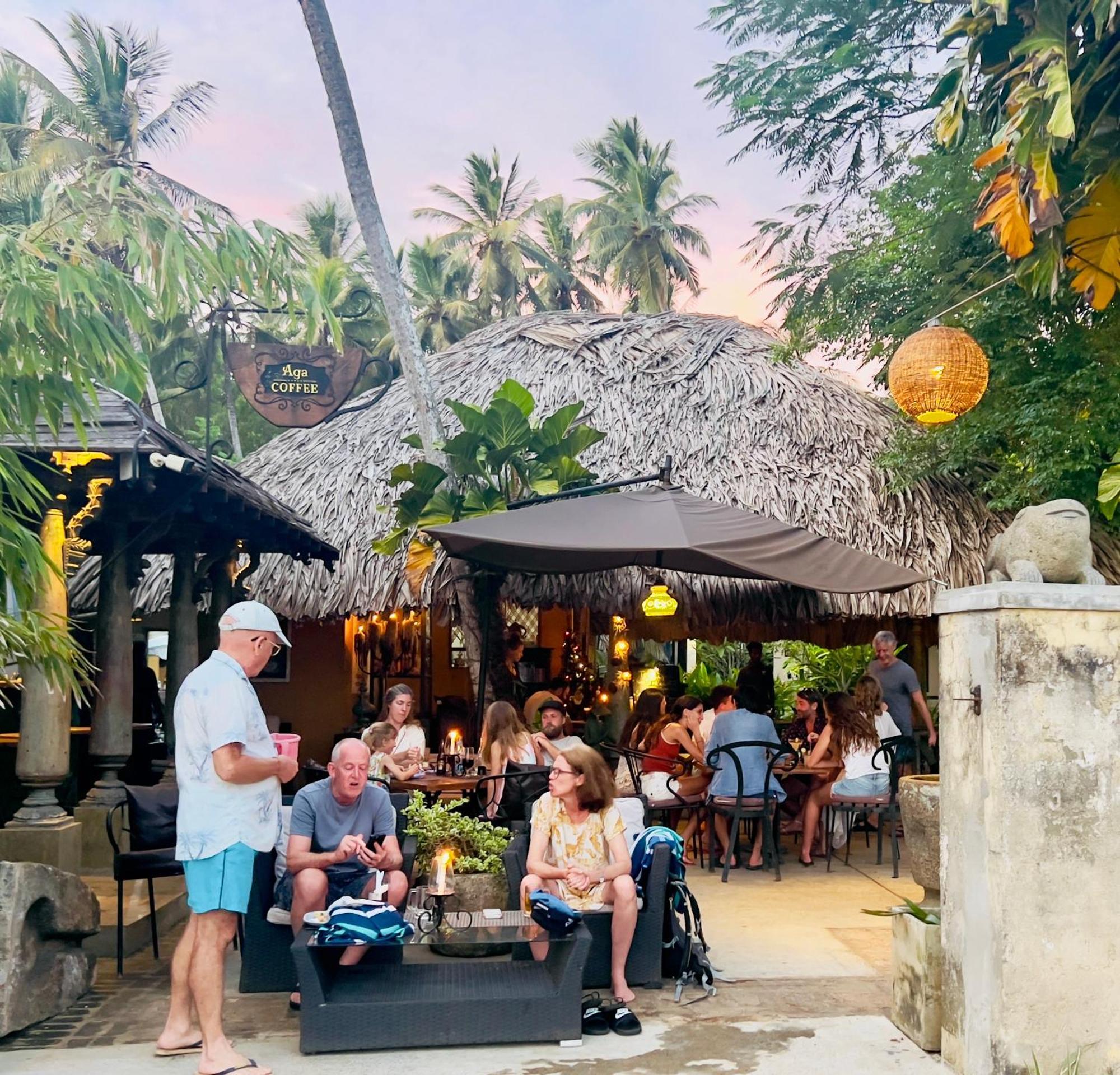Aga Surf View Hotel Tangalle Bagian luar foto