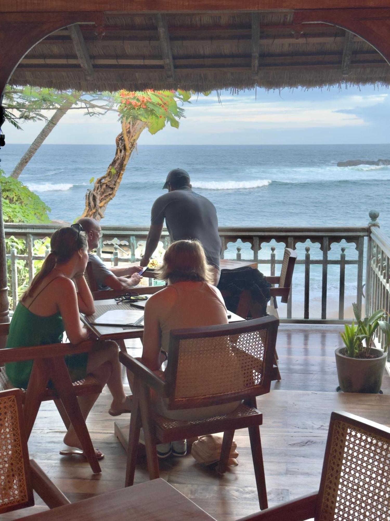 Aga Surf View Hotel Tangalle Bagian luar foto