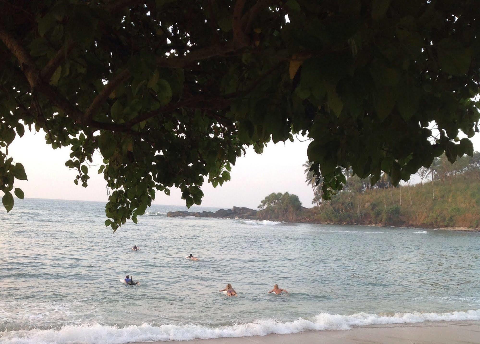 Aga Surf View Hotel Tangalle Bagian luar foto
