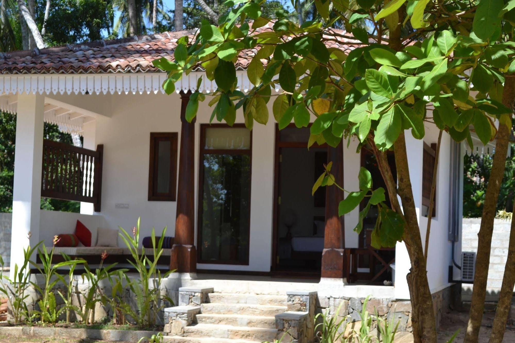 Aga Surf View Hotel Tangalle Bagian luar foto