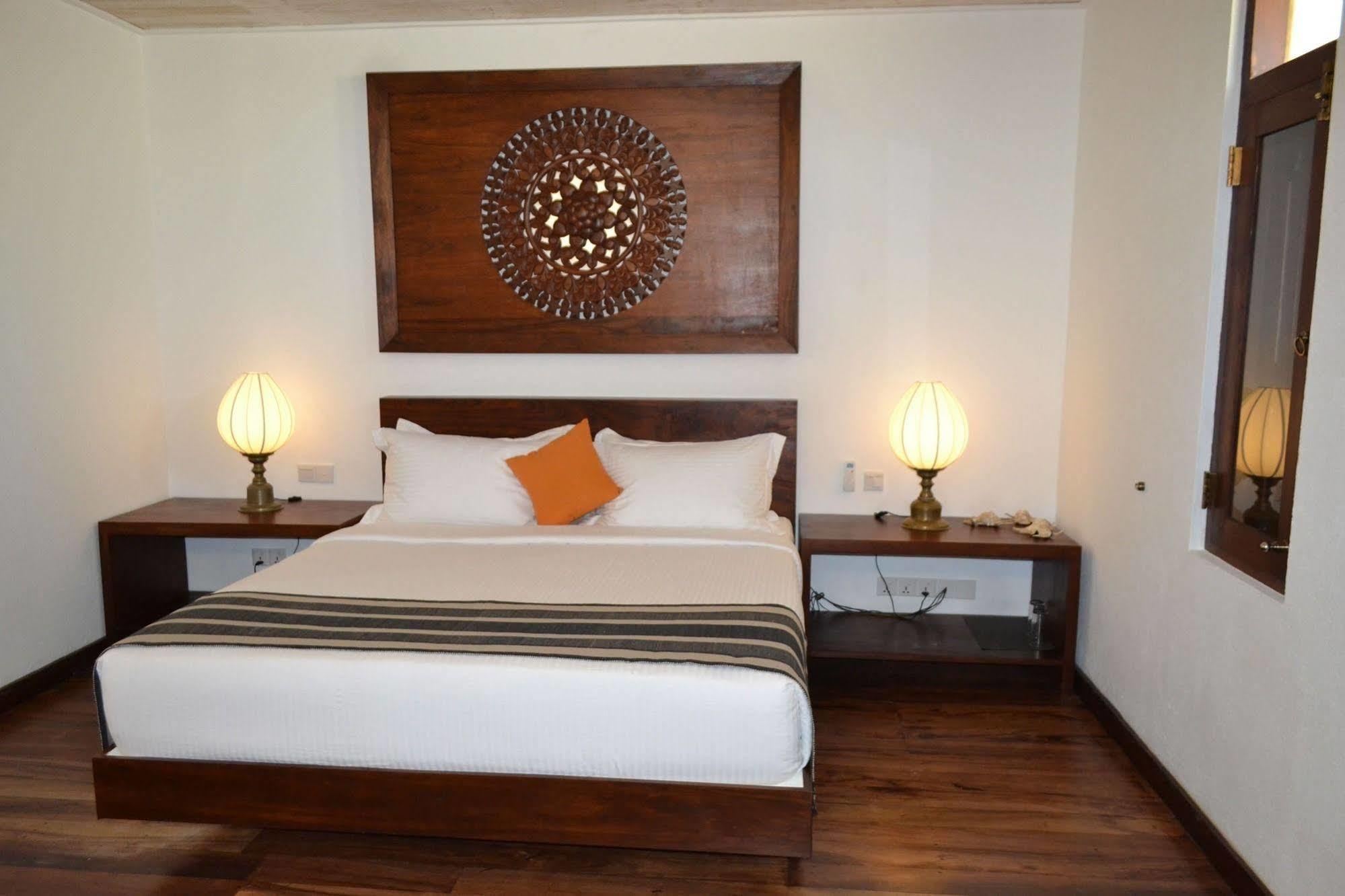 Aga Surf View Hotel Tangalle Bagian luar foto