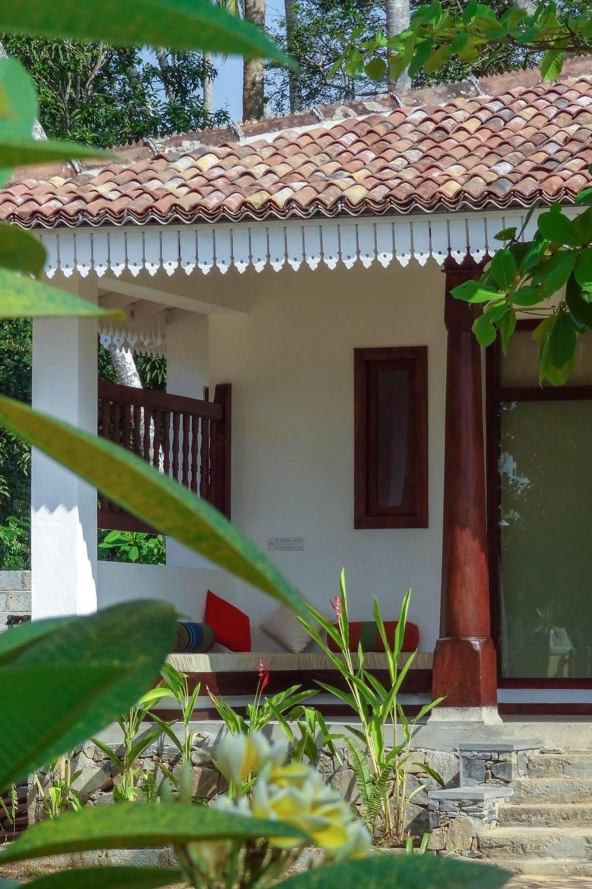 Aga Surf View Hotel Tangalle Bagian luar foto