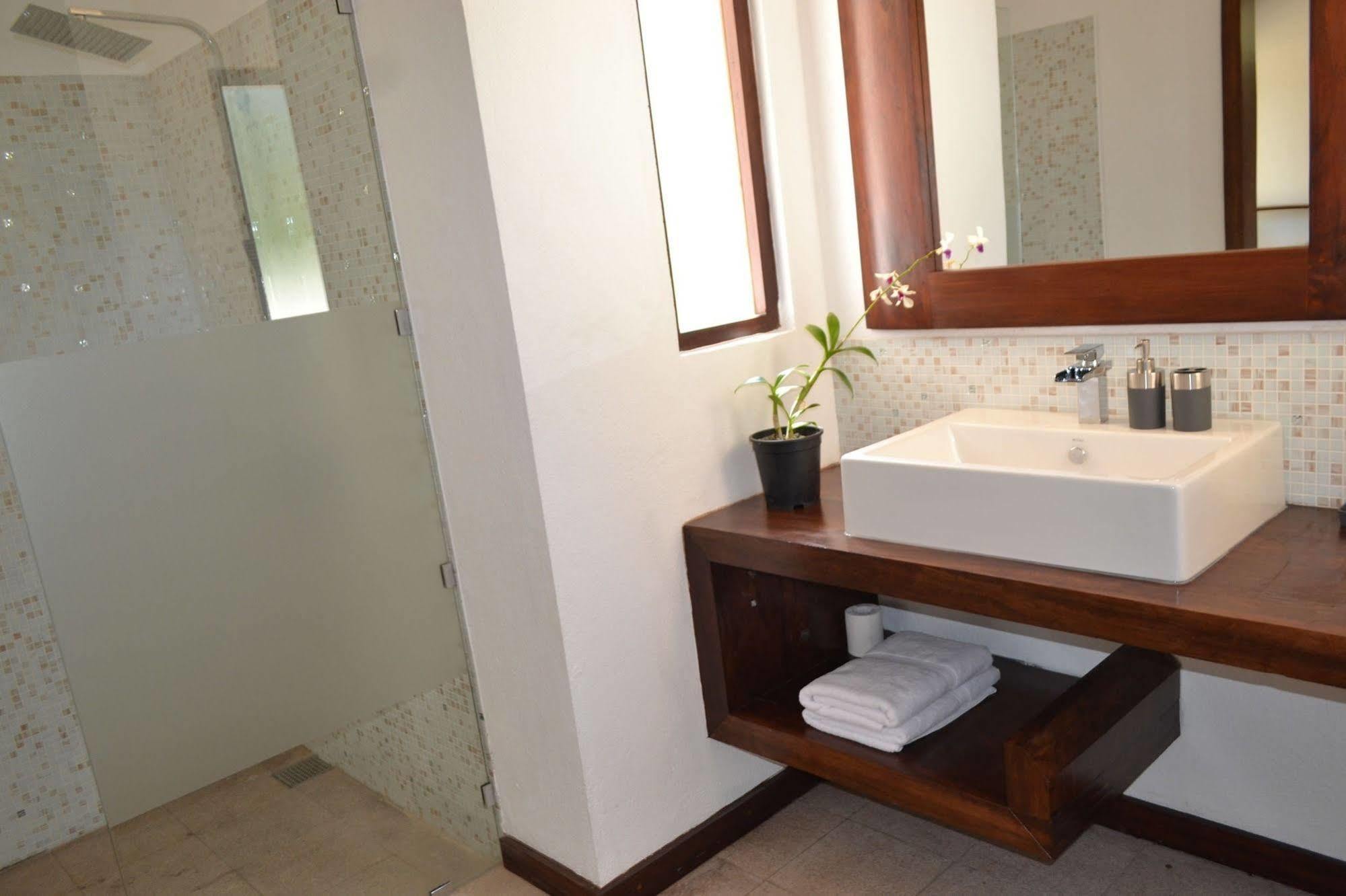 Aga Surf View Hotel Tangalle Bagian luar foto
