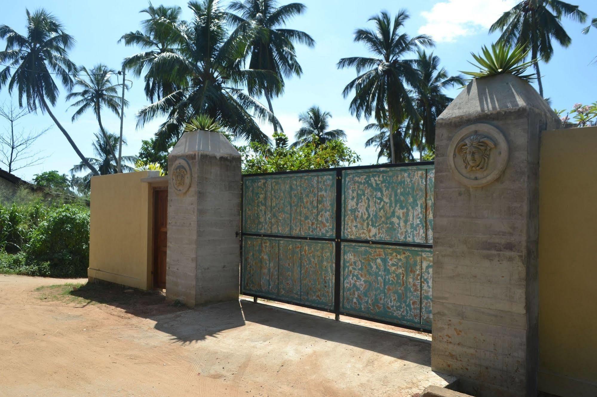 Aga Surf View Hotel Tangalle Bagian luar foto